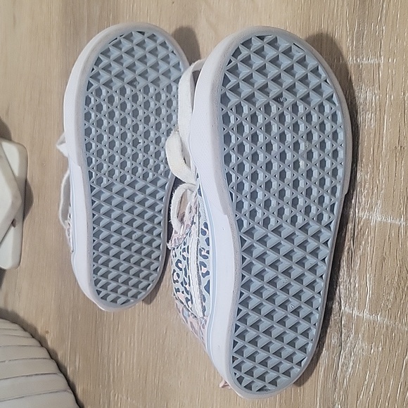 Toddler Vans - Picture 2 of 3